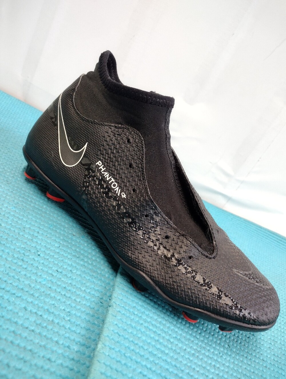 Nike Phantom Boy's Soccer Cleat w/ White Swoosh - 6